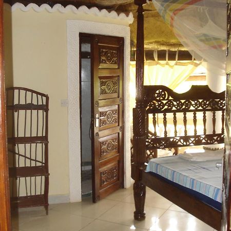Coconut Village Beach Resort Диани Бийч Екстериор снимка