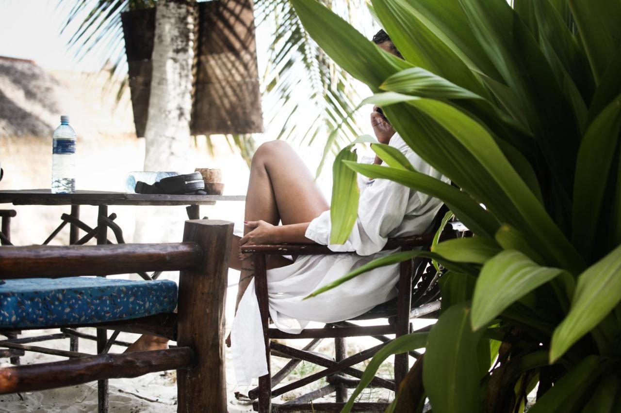 Coconut Village Beach Resort Диани Бийч Екстериор снимка