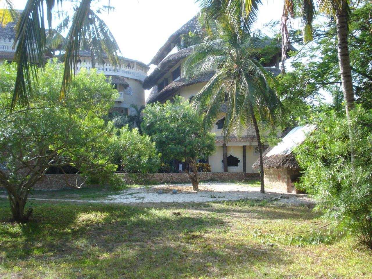 Coconut Village Beach Resort Диани Бийч Екстериор снимка